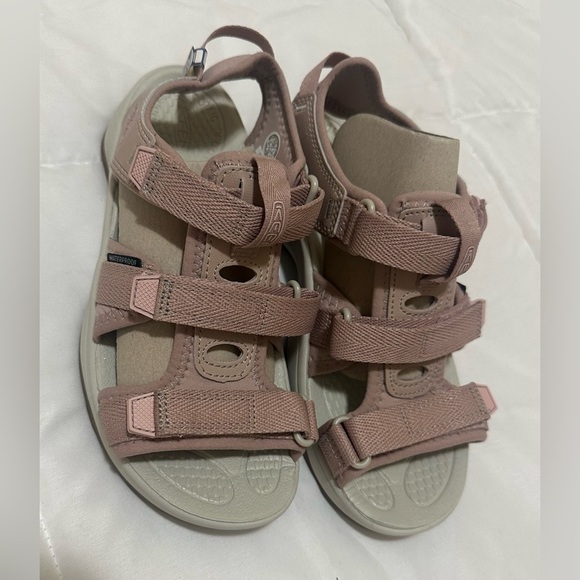 Keen Shoes - NEW Women’s Size 6.5 US KEEN Astoria West Open Toe Sandals in light pink